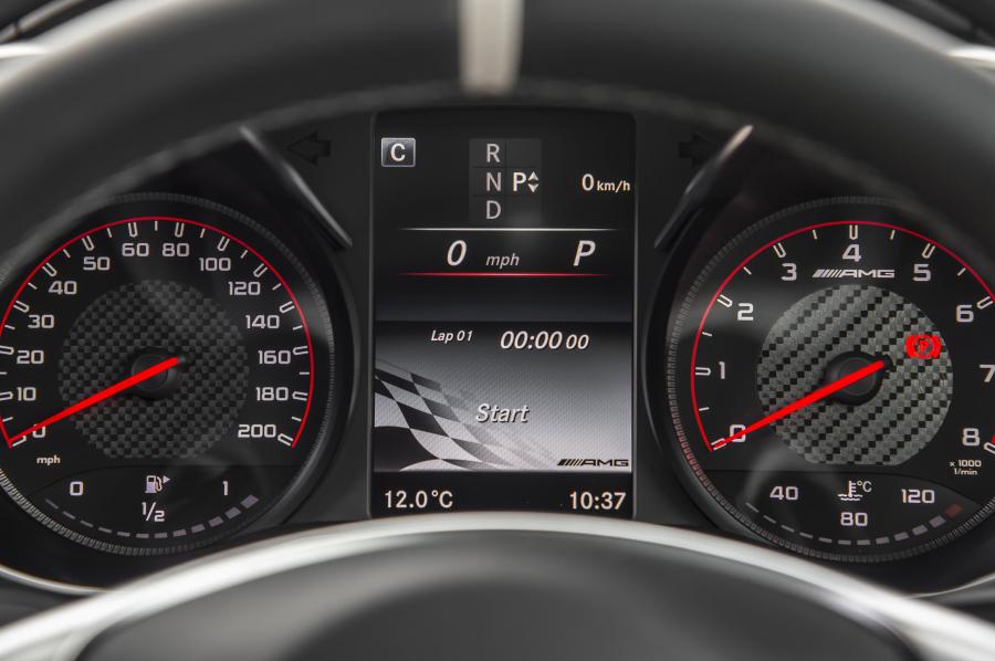  Mercedes-AMG C63 S Coupe 2016 года  (UK) (фото 27 из 30)